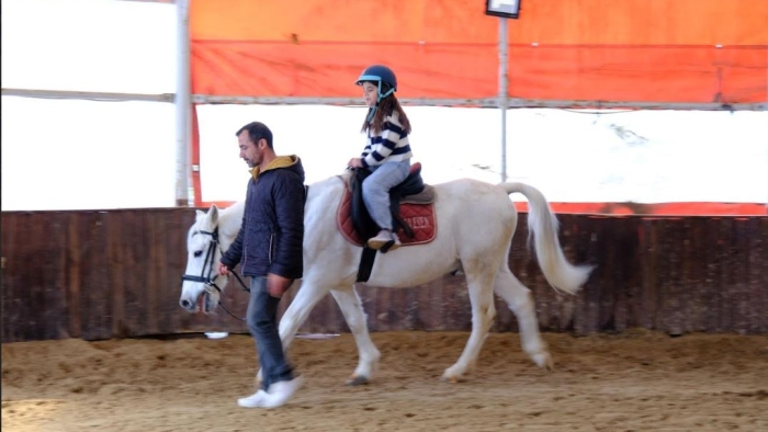 Ara tatili at üstünde geçirdiler